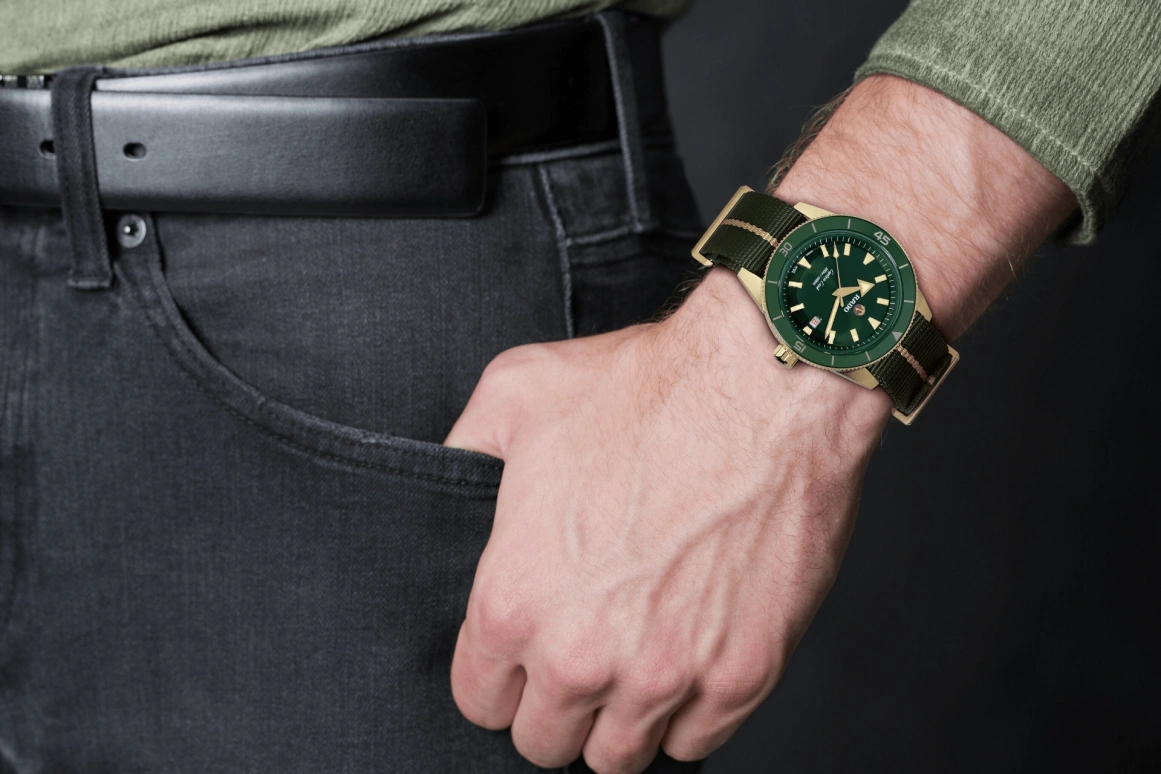 Rado,Captain Cook 42mm,42mm,Bronze,Green,Automatic,Day,In-house Caliber,R32504317