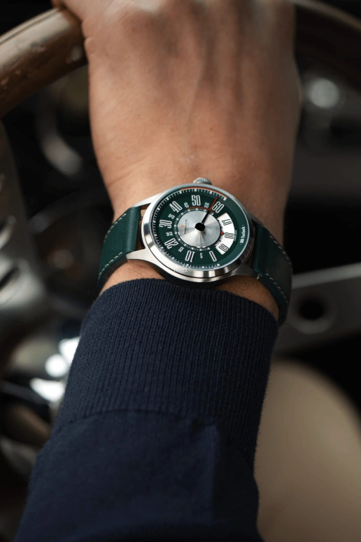 Reservoir,390 Fastback 41.50mm,41.50mm,Stainless Steel,Dual,Green,Silver,Automatic,Jumping Hours,Retrograde,RSV01,RSV01.3F/133.GR