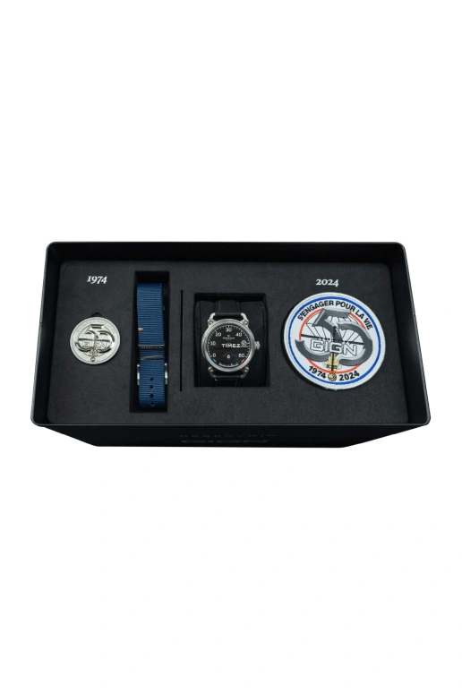 Reservoir,Partnership 42mm,42mm,Stainless Steel,Black,Automatic,Power Reserve Indicator,Jumping Hours,Retrograde,RSV02,RSV02.GY/135