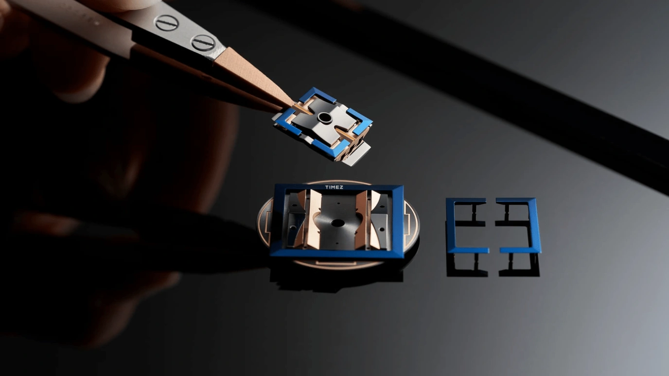 Roger Dubuis,Excalibur 45mm,45mm,Pink Gold,Sapphire,Blue,Automatic,48hours,In-house Caliber,RDDBEX1139
