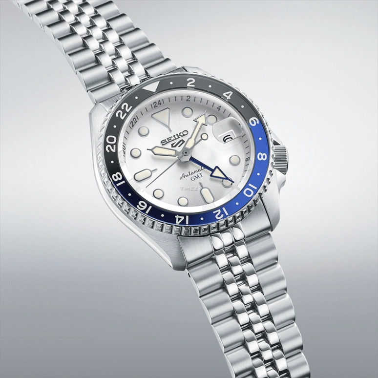 Seiko,5 Sports 42.50mm,42.50mm,Stainless Steel,Silver White,Automatic,Day,Dule Time,Anti-magnetic,SBSC017