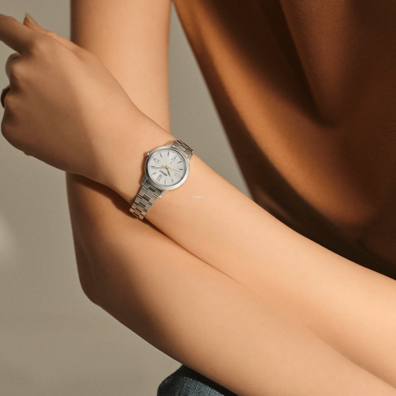 Seiko,Lukia 27.50mm,27.50mm,Stainless Steel,Silver,White,Quartz,Perpetual Calendar,Day,SSVW205