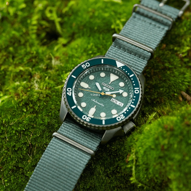 Seiko,5 Sports 42.50mm,42.50mm,Stainless Steel,Olive Green,Automatic,Date,Day,SRPD77