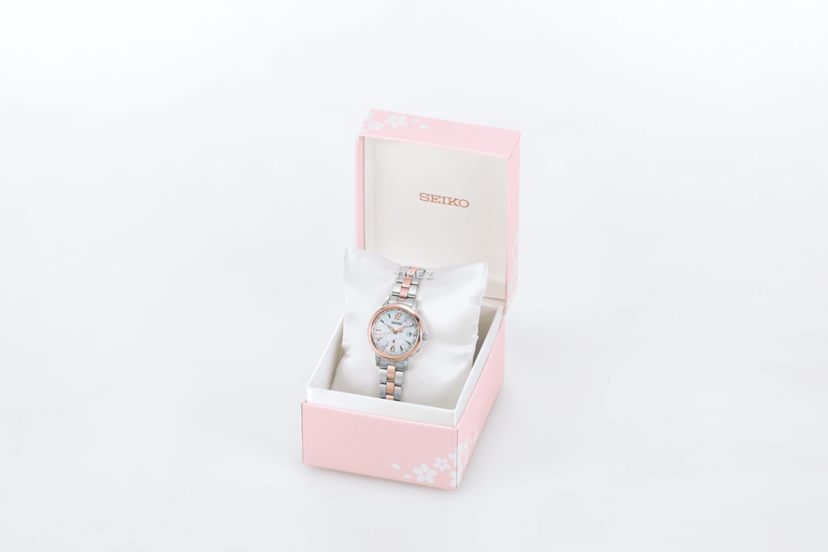 Seiko,Lukia 27.50mm,27.50mm,Stainless Steel,White,Pink,Quartz,Day,In-house Caliber,SSVV080