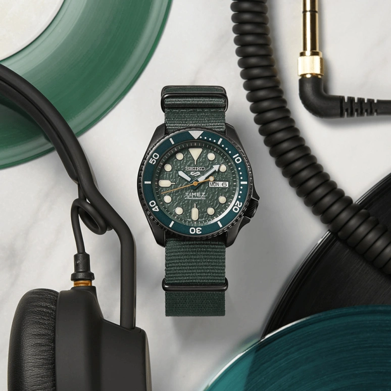 Seiko,5 Sports 42.50mm,42.50mm,Stainless Steel,Olive Green,Automatic,Date,Day,SRPD77