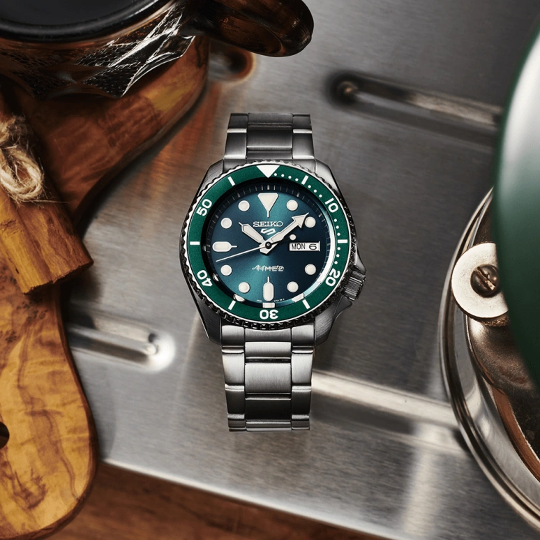 Seiko,5 Sports 42.50mm,42.50mm,Stainless Steel,Green,Automatic,Date,Day,SRPD61
