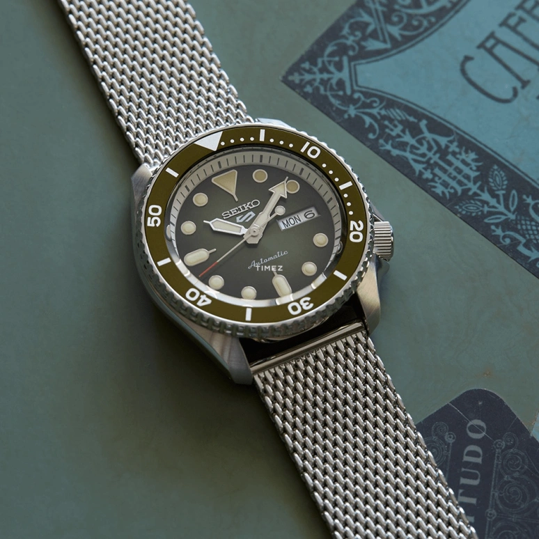 Seiko,5 Sports 42.50mm,42.50mm,Stainless Steel,Olive Green,Automatic,Date,Day,SRPD75