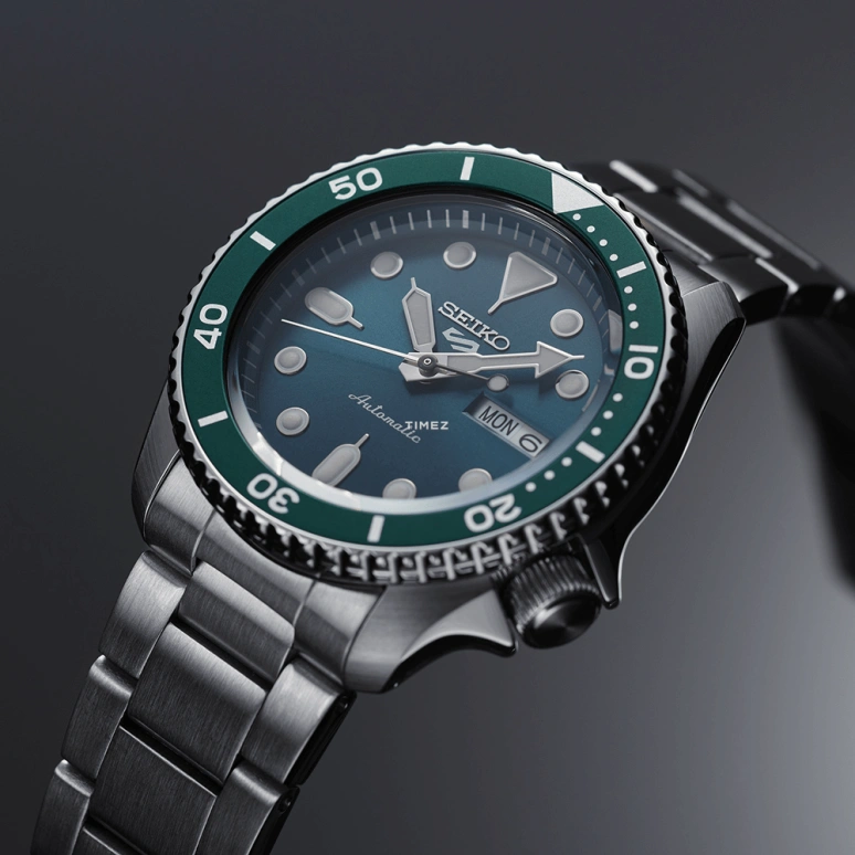 Seiko,5 Sports 42.50mm,42.50mm,Stainless Steel,Green,Automatic,Date,Day,SRPD61