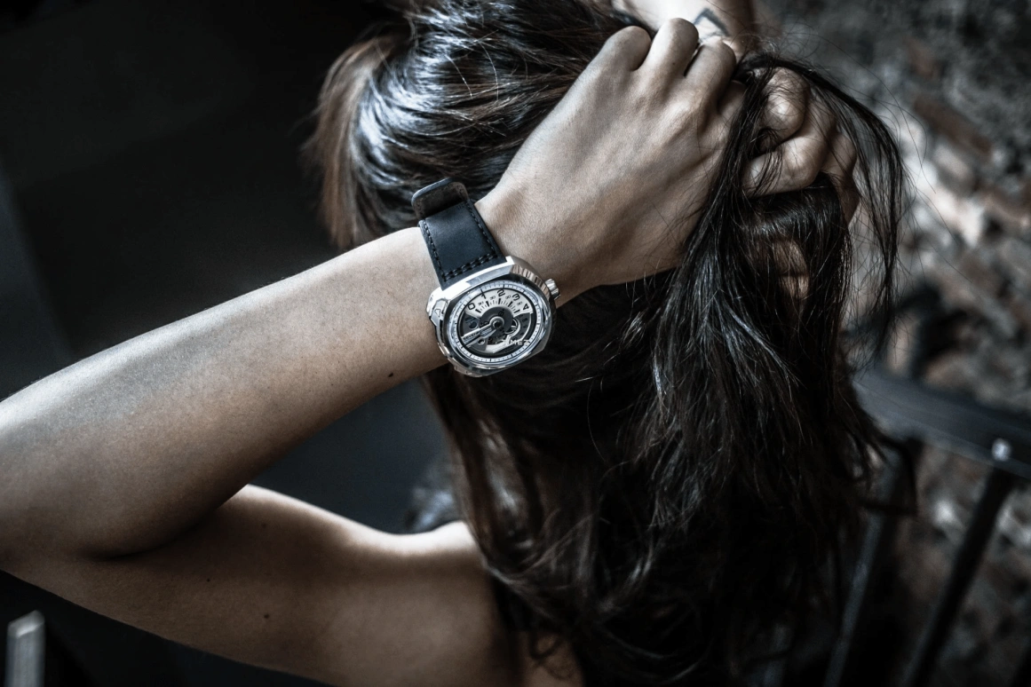 SevenFriday,V-Series 44.30x53.20mm,44.30x53.20mm,Stainless Steel,Silver,White,Automatic,day-night-indication,V1,V1/01