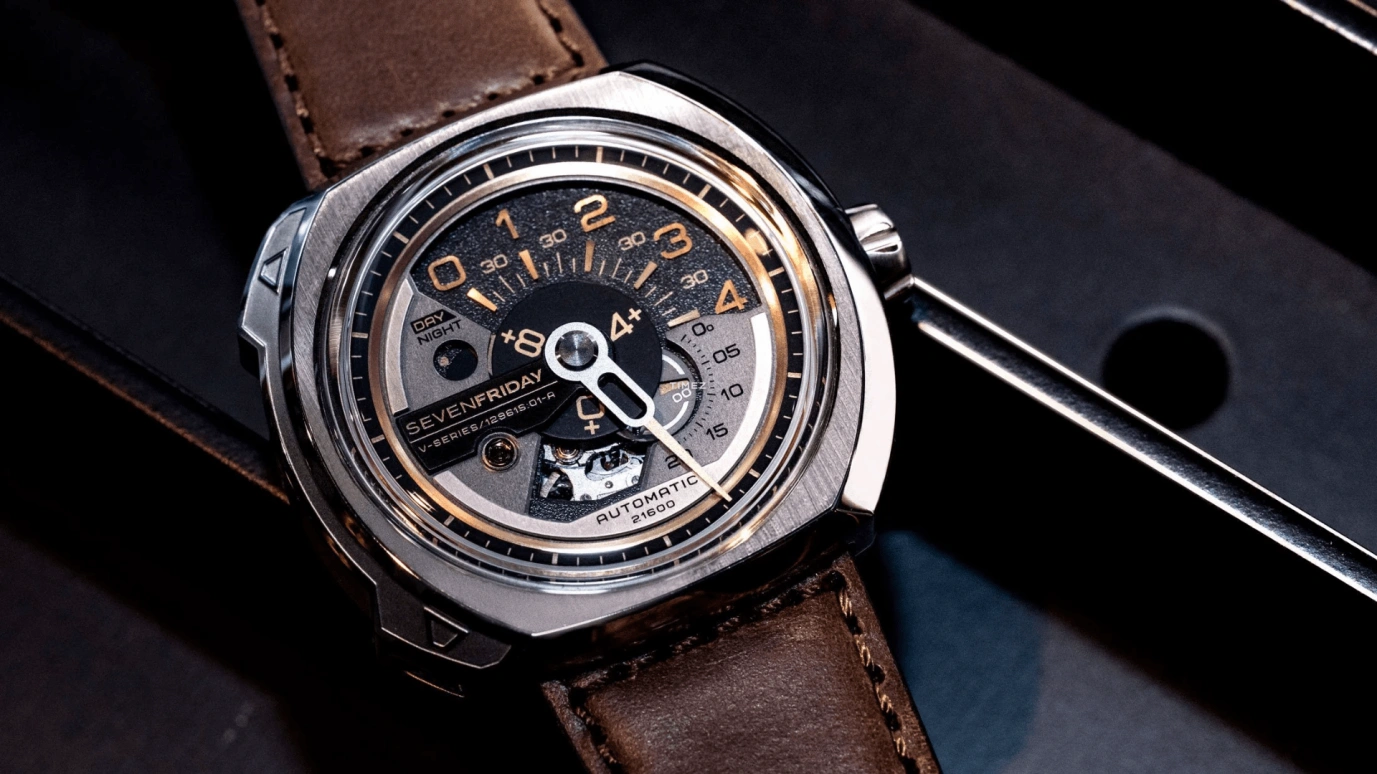 SevenFriday,V-Series 44.30x44.30mm,44.30x44.30mm,Stainless Steel,Grey,Black,Automatic,day-night-indication,V2,V2/01