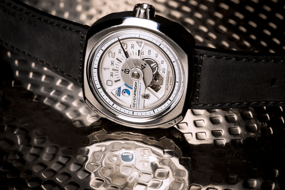 SevenFriday,V-Series 44.30x53.20mm,44.30x53.20mm,Stainless Steel,Silver,White,Automatic,day-night-indication,V1,V1/01