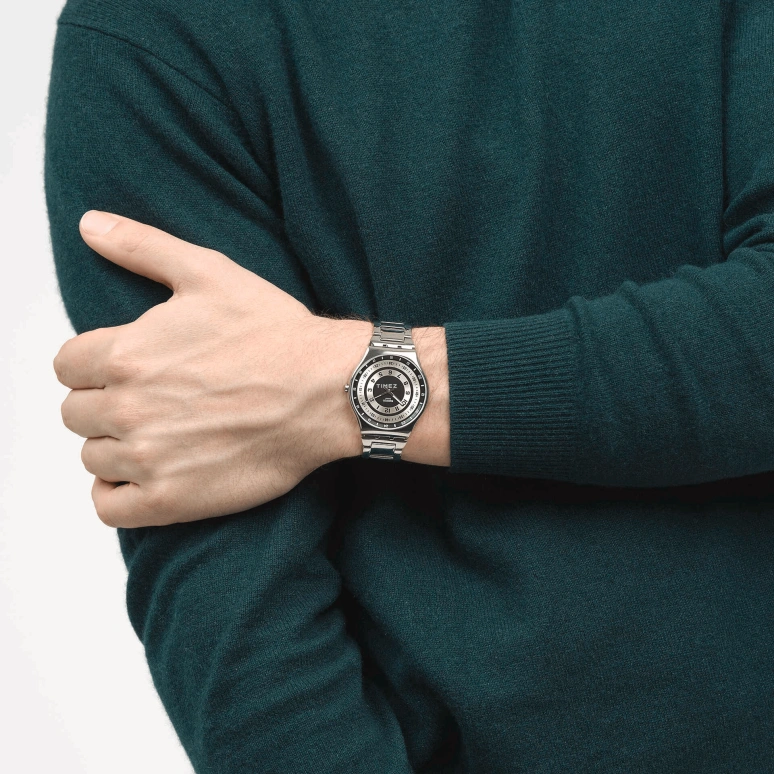 Swatch,Other 42mm,42mm,Stainless Steel,Silver,Black,Quartz,Sapphire,Crystal Glass,Round,SS07S121G