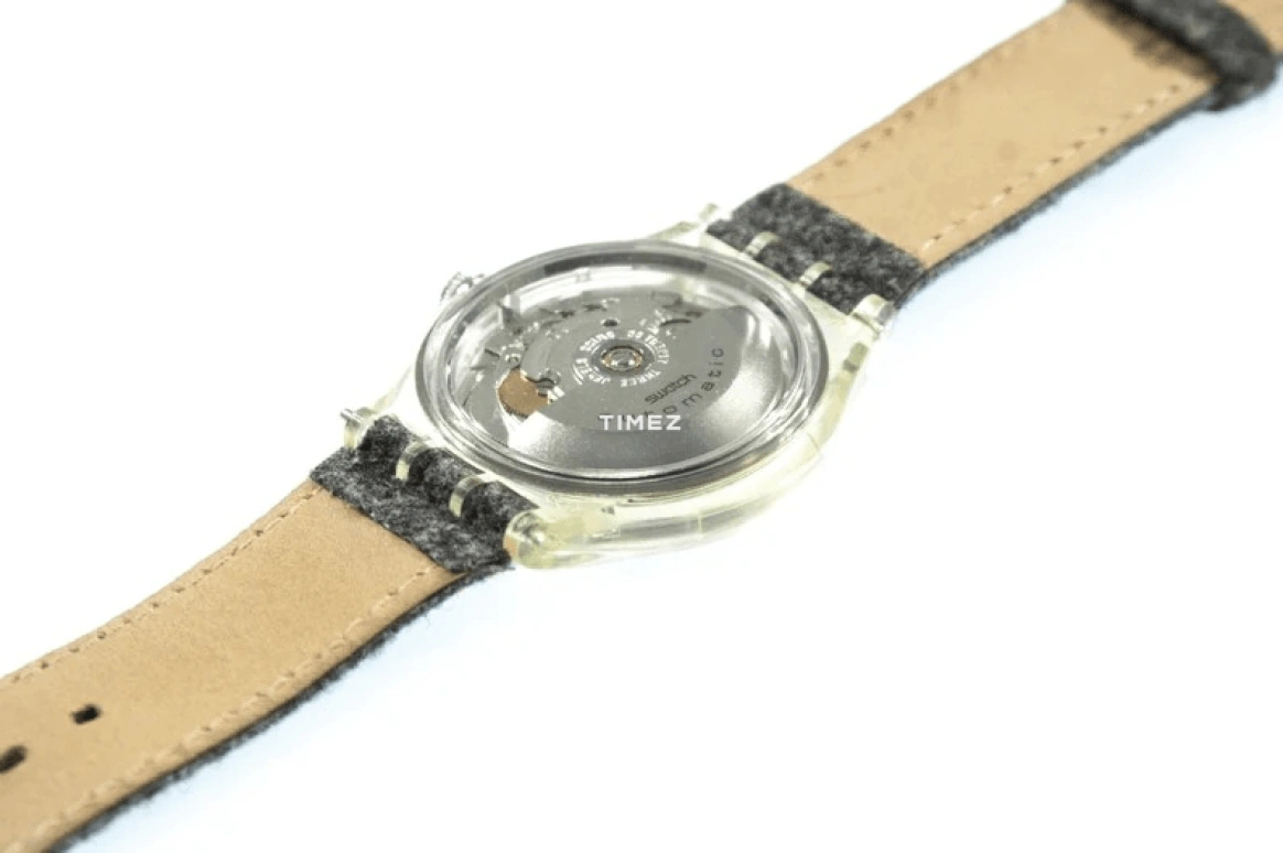 Swatch,Other 36mm,36mm,Plastic,Red,Automatic,Day,Sapphire,SAK400