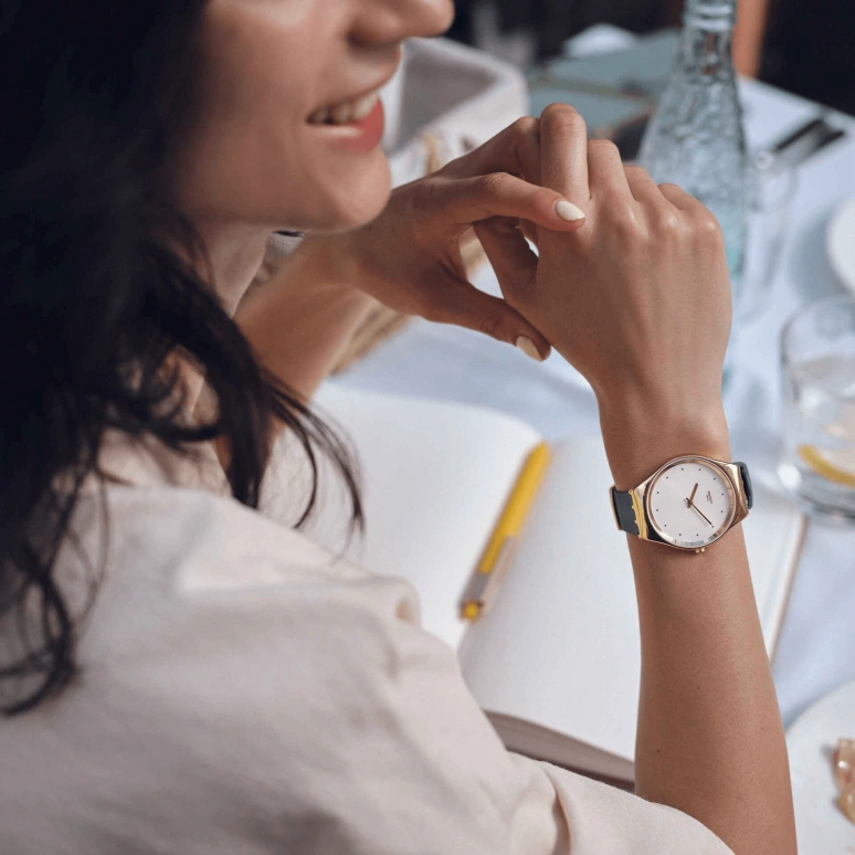 Swatch,SKIN 38mm,38mm,Gold,Closed,SYXG113