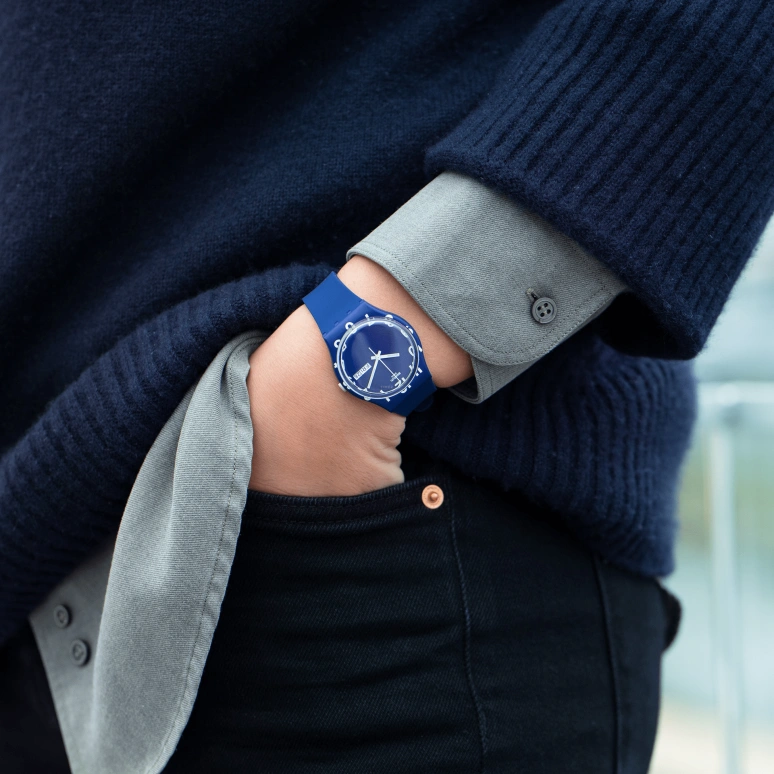 Swatch,Originals 39.20mm,39.20mm,Plastic,Blue,Sapphire,Crystal Glass,Closed,GN726