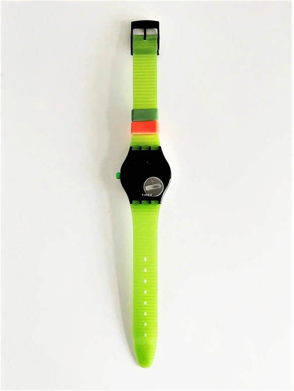 Swatch,Other 34mm,34mm,Plastic,Black,Quartz,Sapphire,Crystal Glass,Tonneau,SSB100