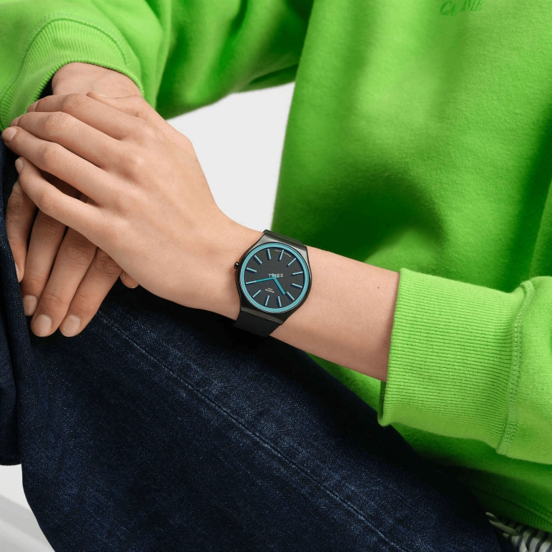 Swatch,Swatch Essentials 42mm,42mm,Stainless Steel,Black,Quartz,Sapphire,Crystal Glass,Round,SS07B111