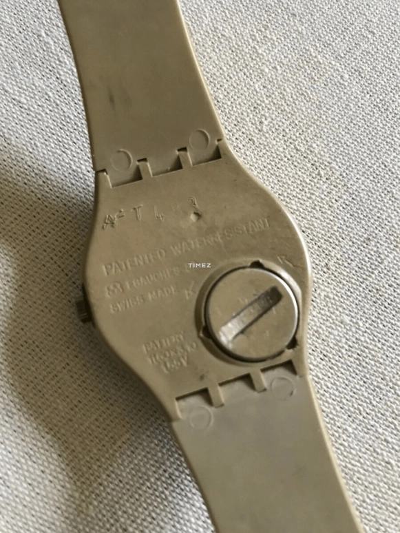 Swatch,Other 33mm,33mm,Plastic,White,Quartz,Date,Day,GT702