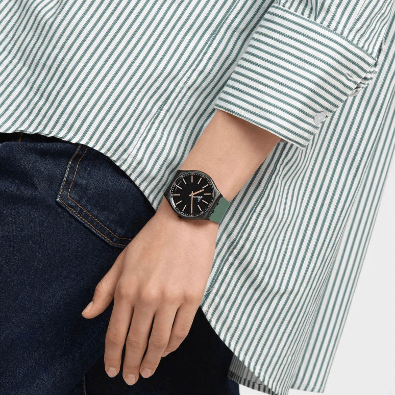 Swatch,Swatch Essentials 42mm,42mm,Stainless Steel,Black,Quartz,Sapphire,Crystal Glass,Round,SS07B112