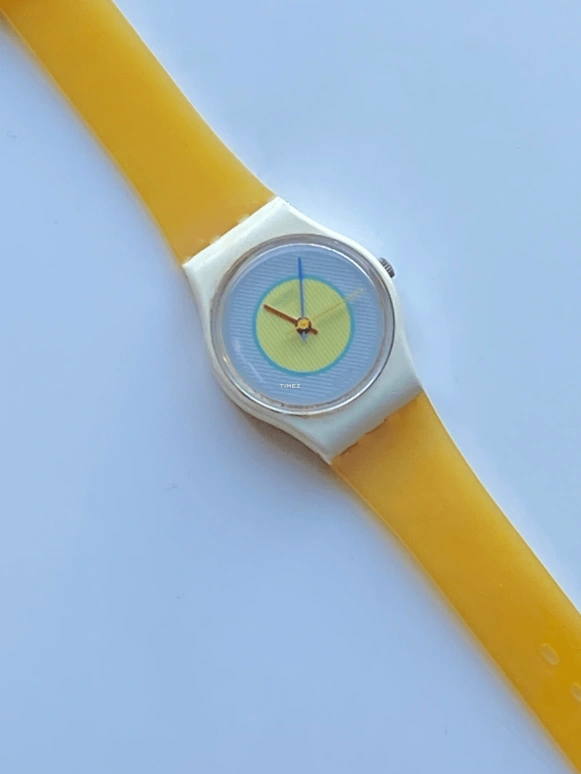 Swatch,Other 25mm,25mm,Plastic,Silver White,Yellow,Quartz,Tonneau,White,LW106