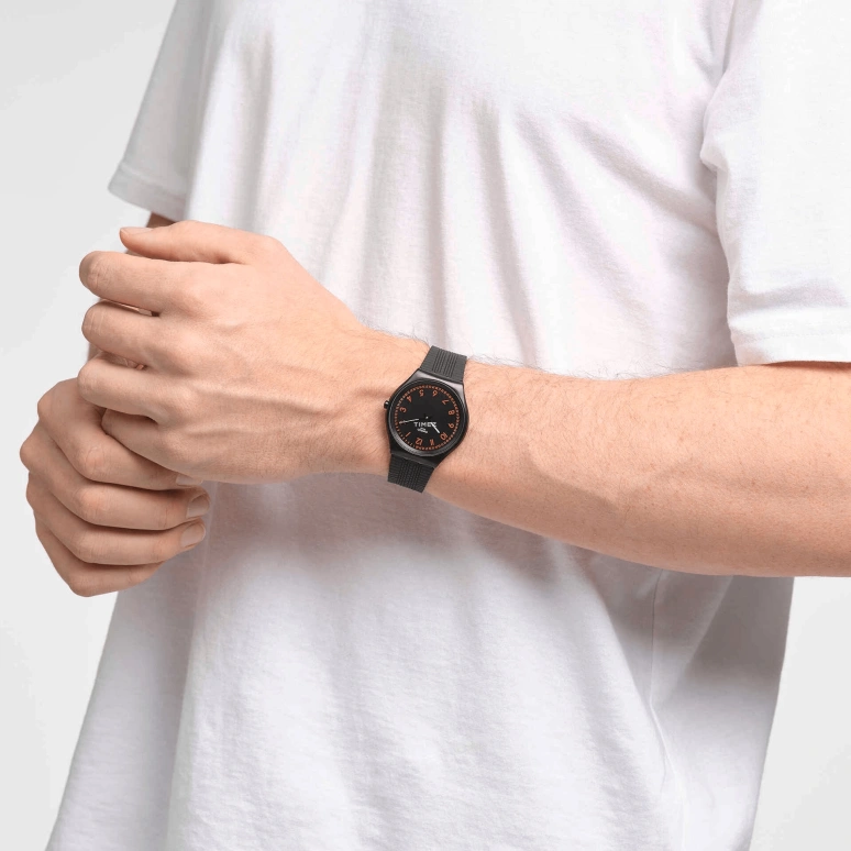 Swatch,Other 42mm,42mm,Stainless Steel,Black,Quartz,Sapphire,Crystal Glass,Round,SS07B106