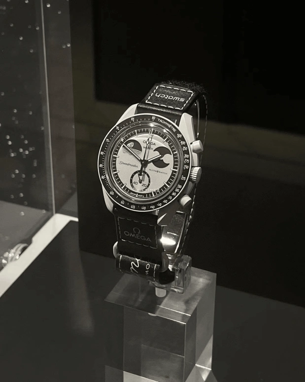 Swatch,MoonSwatch 42mm,42mm,Bioceramic,Grey,Quartz,Chronograph,Moonphase,Earth phase,SO33M700