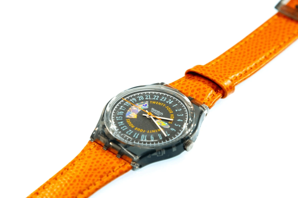 Swatch,Other 34mm,34mm,Plastic,Black,Quartz,Sapphire,Crystal Glass,Tonneau,GM117