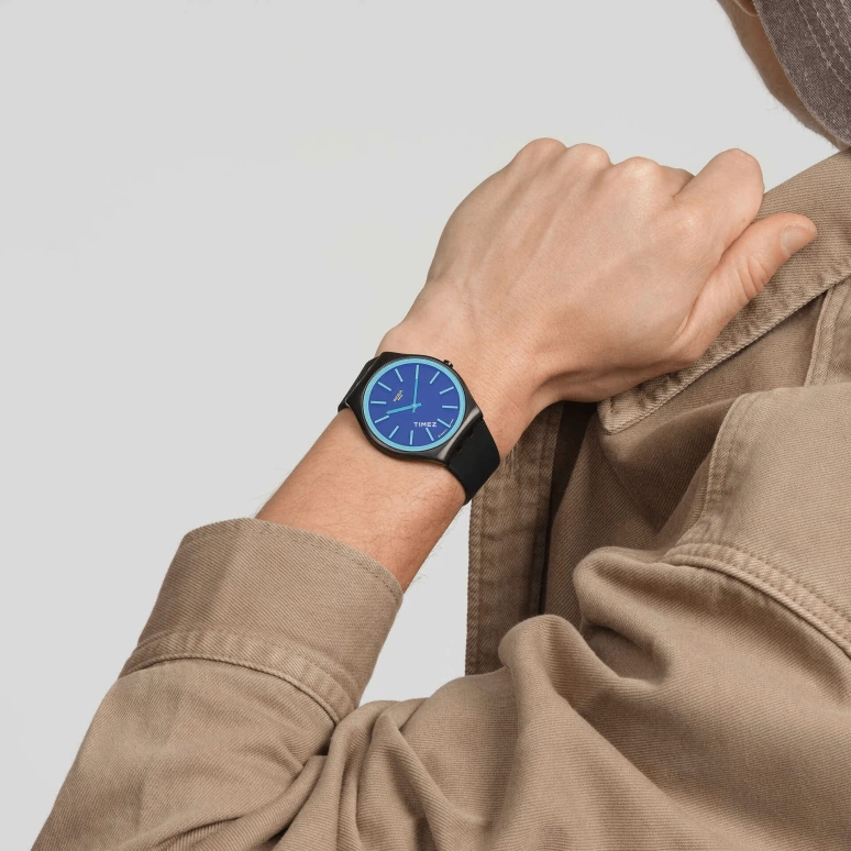 Swatch,Swatch Essentials 42mm,42mm,Stainless Steel,Black,Quartz,Sapphire,Crystal Glass,Round,SS07B111