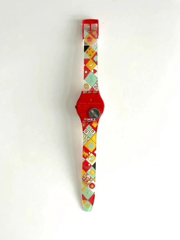 Swatch,Other 34mm,34mm,Plastic,Black,Red,Quartz,Sapphire,Crystal Glass,Tonneau,GR118