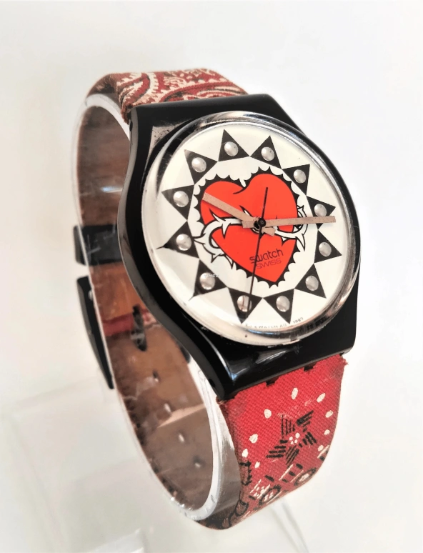 Swatch,Other 34mm,34mm,Plastic,White,Black,Red,Quartz,Sapphire,Crystal Glass,Tonneau,GB154