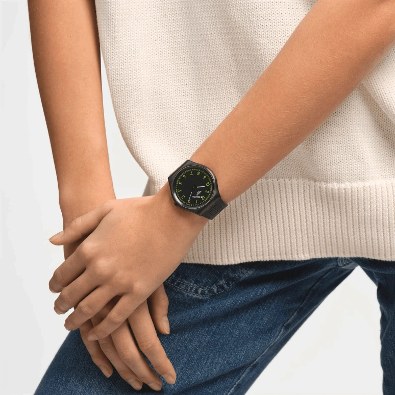 Swatch,Other 42mm,42mm,Stainless Steel,Black,Quartz,Sapphire,Crystal Glass,Round,SS07B108