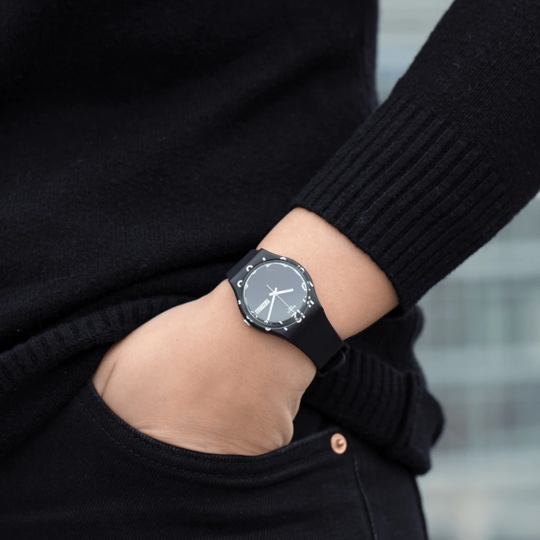 Swatch,Originals 39.20mm,39.20mm,Plastic,Black,Sapphire,Crystal Glass,Closed,GB757