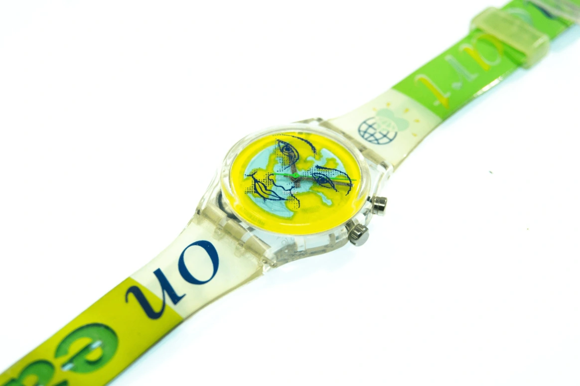 Swatch,Other 34mm,34mm,Plastic,Yellow,Quartz,Sapphire,Crystal Glass,Tonneau,GK900