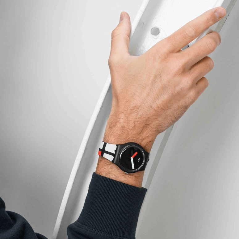 Swatch,Originals 41mm,41mm,Plastic,Black,Quartz,Sapphire,Crystal Glass,Round,SUOZ344