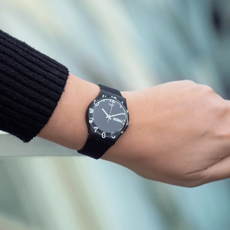 Swatch,Originals 39.20mm,39.20mm,Plastic,Black,Sapphire,Crystal Glass,Closed,GB757