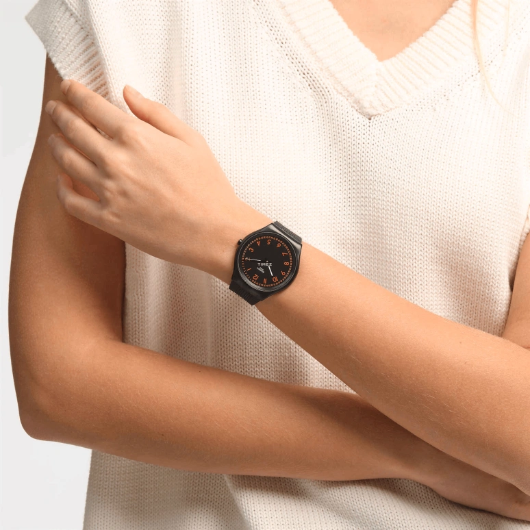 Swatch,Other 42mm,42mm,Stainless Steel,Black,Quartz,Sapphire,Crystal Glass,Round,SS07B106