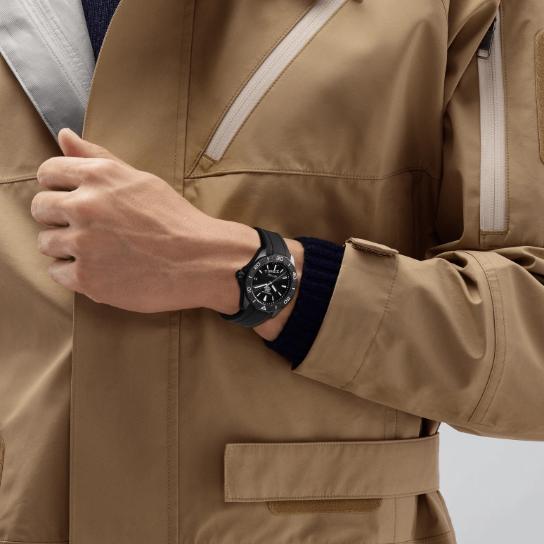 TAG Heuer,Aquaracer 40mm,40mm,Stainless Steel,Carbon,Black,Quartz,Day,Solar Charging,WBP1112,WBP1112.FT6199