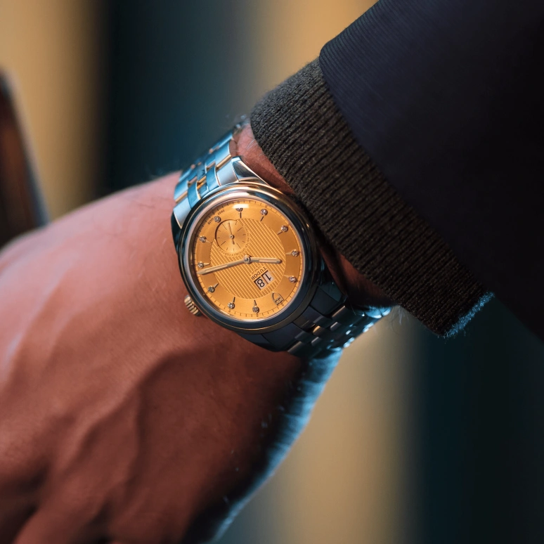Tudor,Glamour 42mm,42mm,Yellow Gold,Stainless Steel,Champagne,Automatic,Big Date,70hours,57103,57103-0006