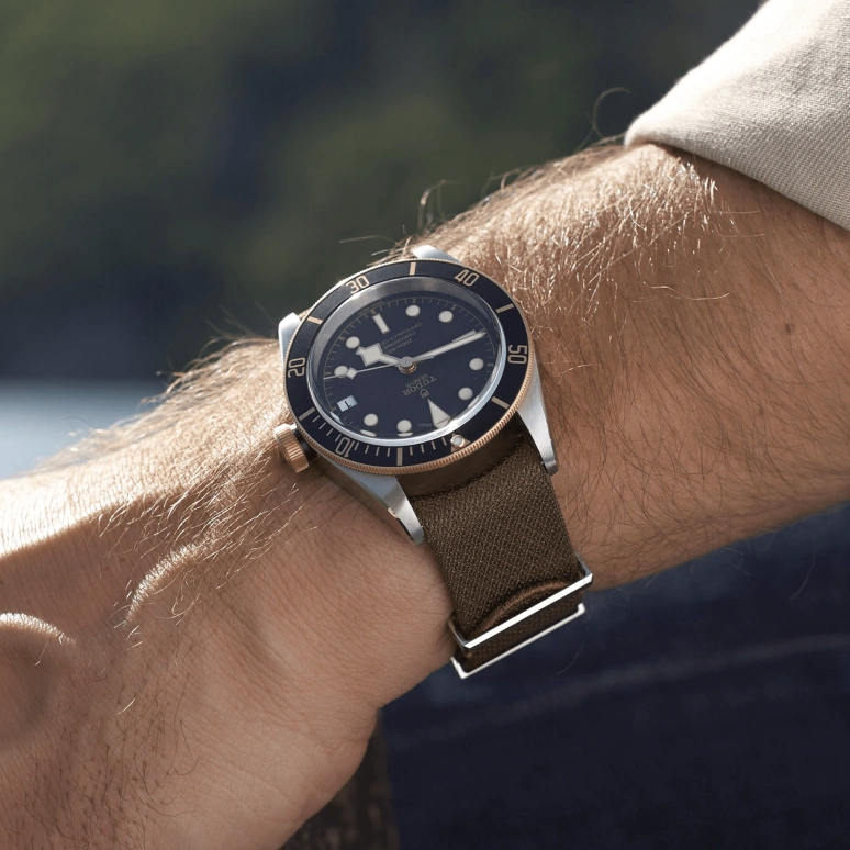 Tudor,Black Bay 41mm,41mm,Yellow Gold,Stainless Steel,Black,Automatic,Date,70hours,79733N,79733N-0005