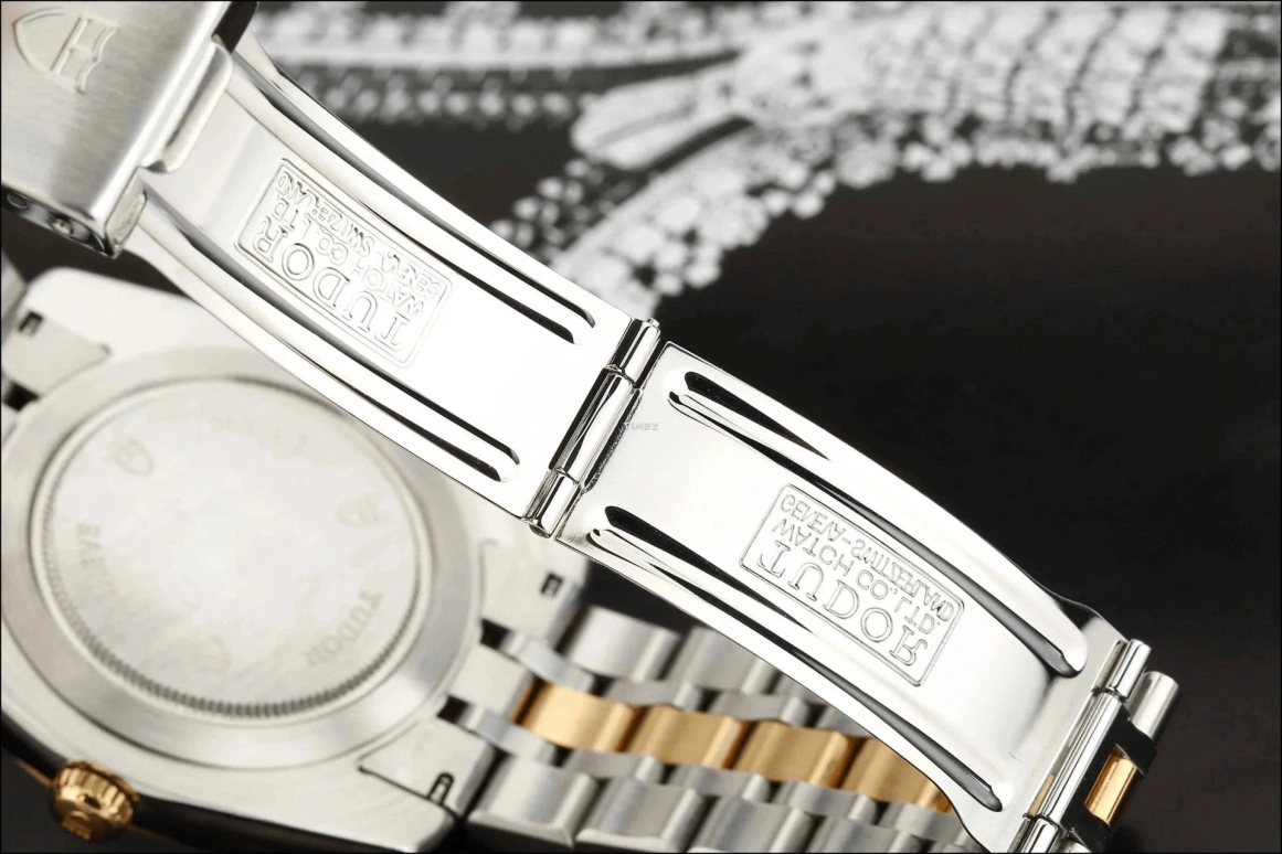 Tudor,Classic 41mm,41mm,Stainless Steel,White,Champagne,Automatic,Date,Day,23013,23013-0023