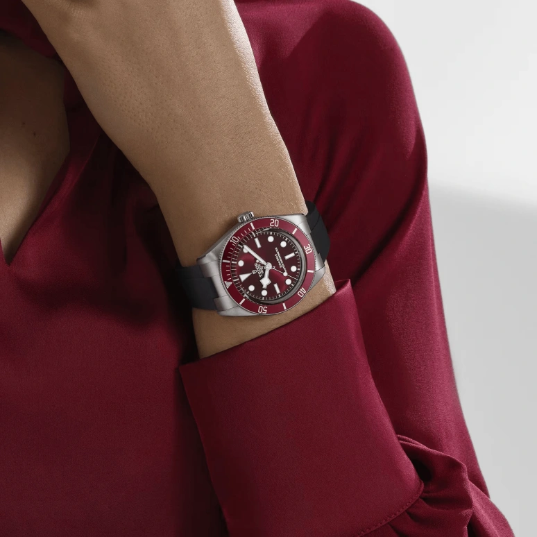 Tudor,Black Bay 39mm,39mm,Stainless Steel,Burgundy,Automatic,65hours,In-house Caliber,7939A1A0RU,7939A1A0RU-0003