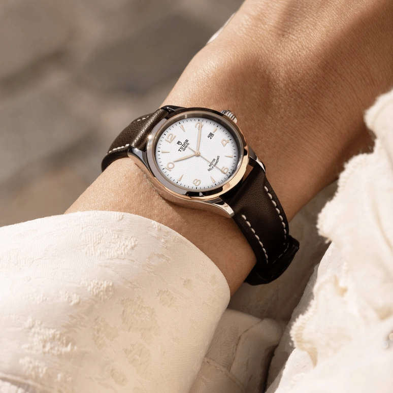Tudor,1926 28mm,28mm,Rose Gold,Stainless Steel,White,Automatic,Day,38hours,91351,91351-0010