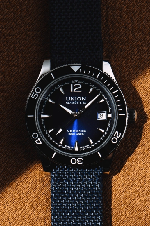 UNION,NORAMIS 42mm,42mm,Stainless Steel,Stainless Steel,Gradient,Blue,Automatic,Day,Sapphire,Crystal Glass,D012,D012.907.11.047.00