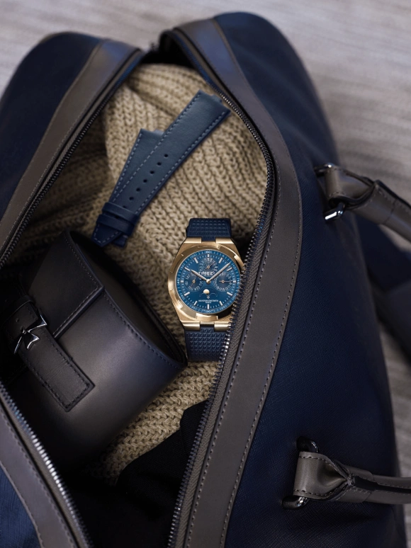 Vacheron Constantin,Overseas 41.50mm,41.50mm,Pink Gold,Blue,Automatic,Moonphase,Perpetual Calendar,Leap Year,Month,40hours,In-house Caliber,4300V,4300V/220R-B509