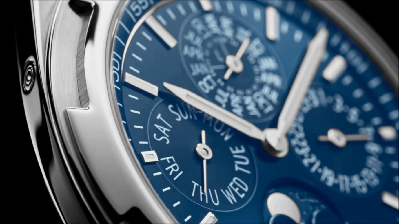 Vacheron Constantin,Overseas 41.50mm,41.50mm,White Gold,Blue,Automatic,Moonphase,Perpetual Calendar,Leap Year,Month,40hours,In-house Caliber,4300V,4300V/120G-B945