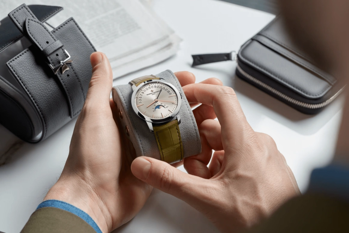 Vacheron Constantin,Patrimony 42.50mm,42.50mm,White Gold,Beige,Automatic,Moonphase,Day,Retrograde,4010U,4010U/000G-H070