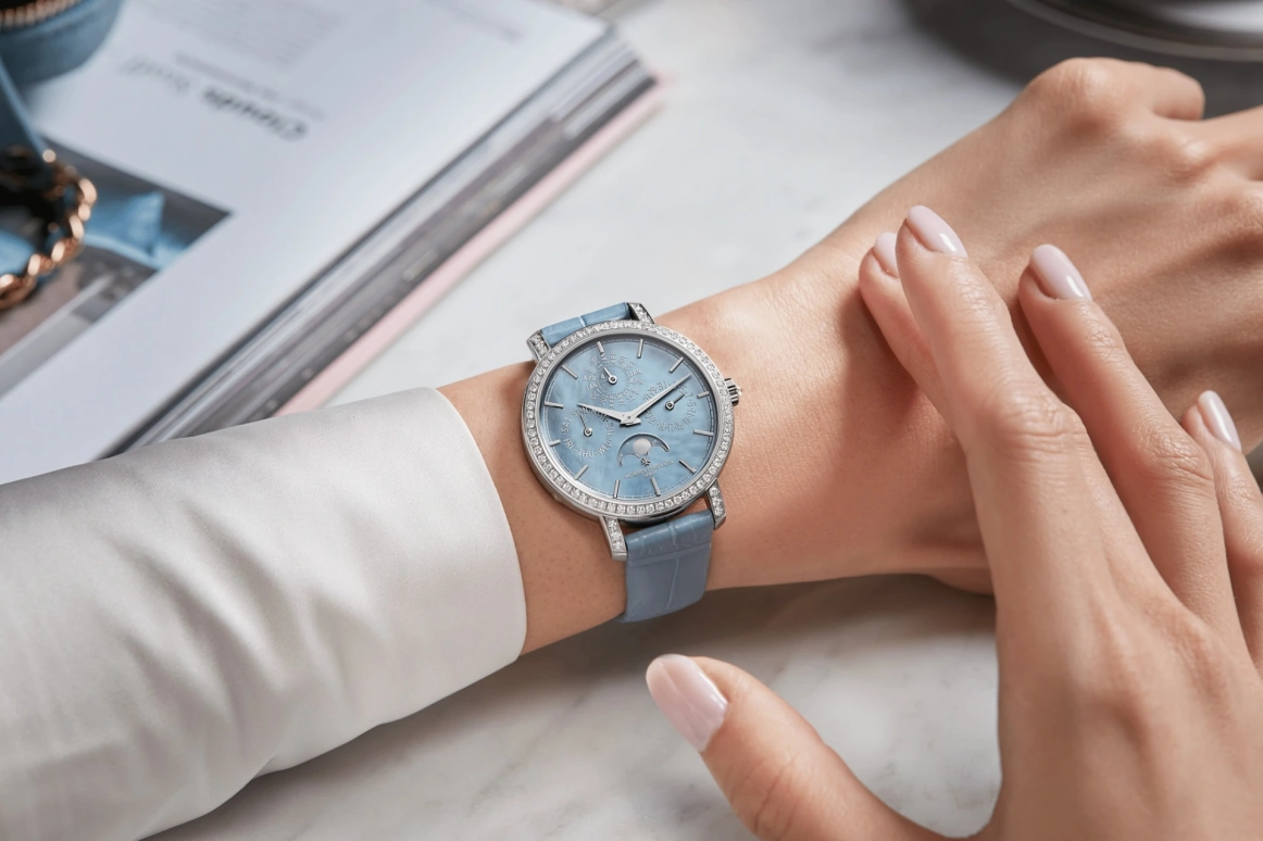 Vacheron Constantin,Traditionnelle 36.50mm,36.50mm,White Gold,Blue,Automatic,Day,Anti-magnetic,4305T,4305T/000G-B948