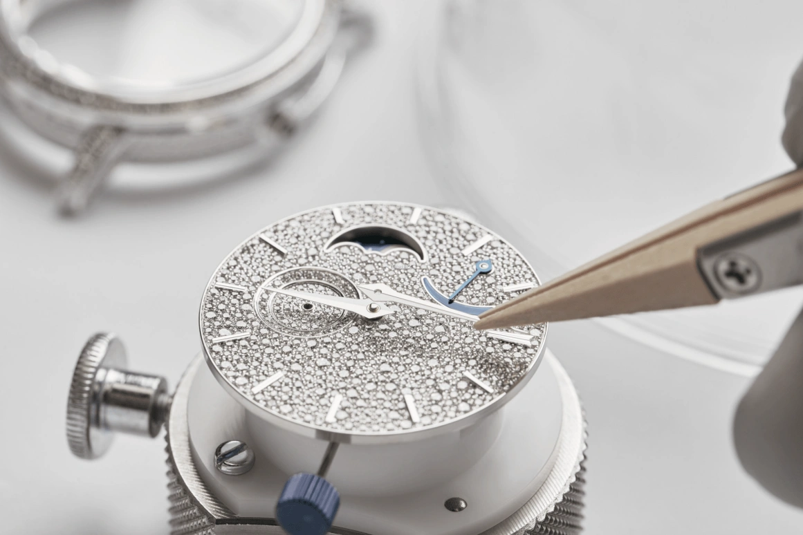 Vacheron Constantin,Traditionnelle 37.50mm,37.50mm,White Gold,Silver,Handwound,Moonphase,Power Reserve Indicator,7006T,7006T/000G-B913