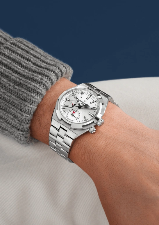 Vacheron Constantin,Overseas 41mm,41mm,Stainless Steel,Silver,Automatic,Day,Dule Time,Anti-magnetic,Day / Night Indication,60hours,In-house Caliber,7920V,7920V/210A-B333