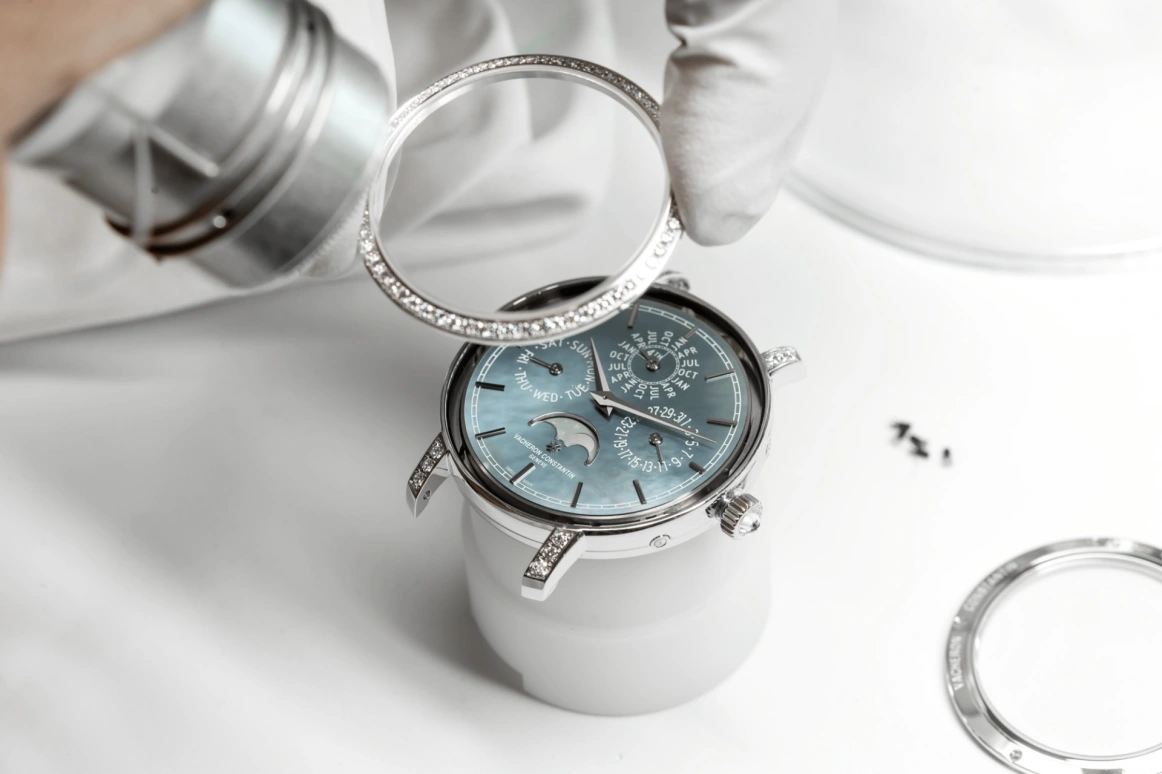 Vacheron Constantin,Traditionnelle 36.50mm,36.50mm,White Gold,Blue,Automatic,Day,Anti-magnetic,4305T,4305T/000G-B948